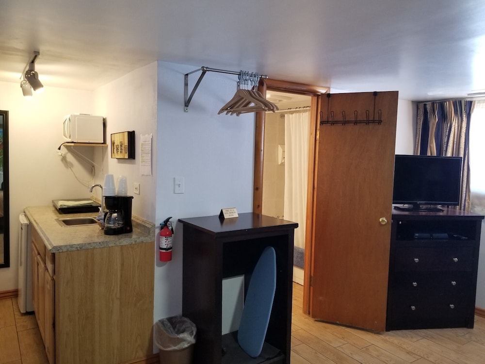Double Room, 2 Queen Beds, Mountain View photo 2