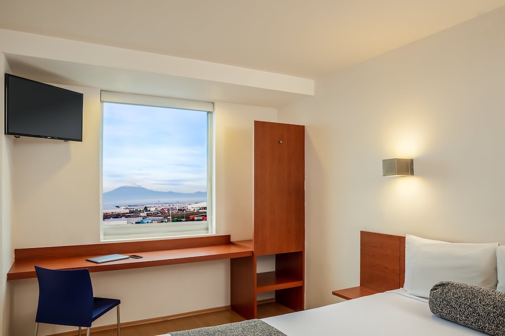 Standard Room, 1 Queen Bed - Photo 7