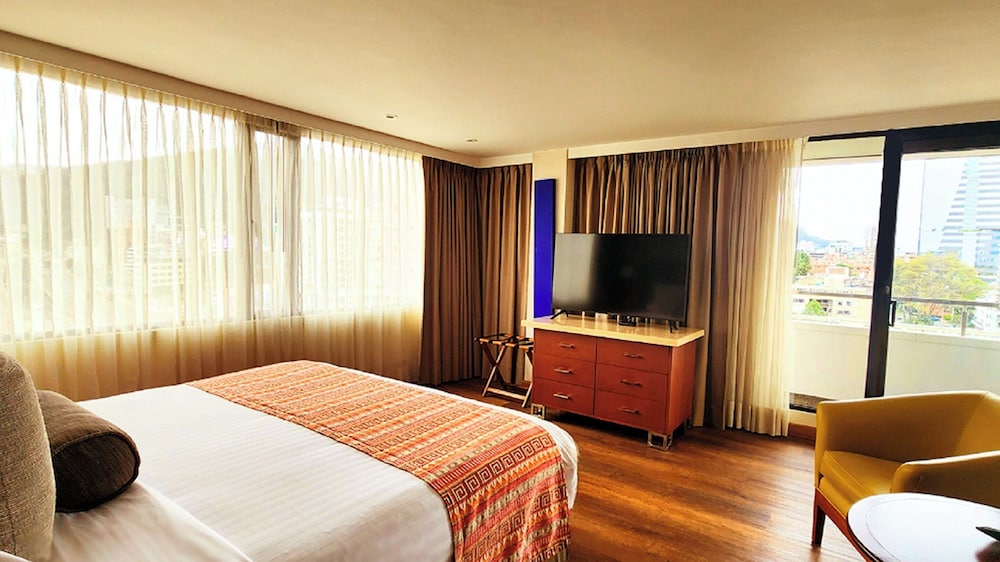 Business Suite, 1 King Bed with Sofa bed, Balcony - Photo 3