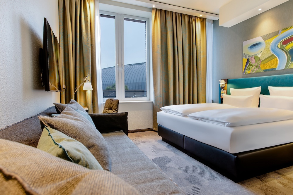Business Room, 1 Queen Bed photo 1