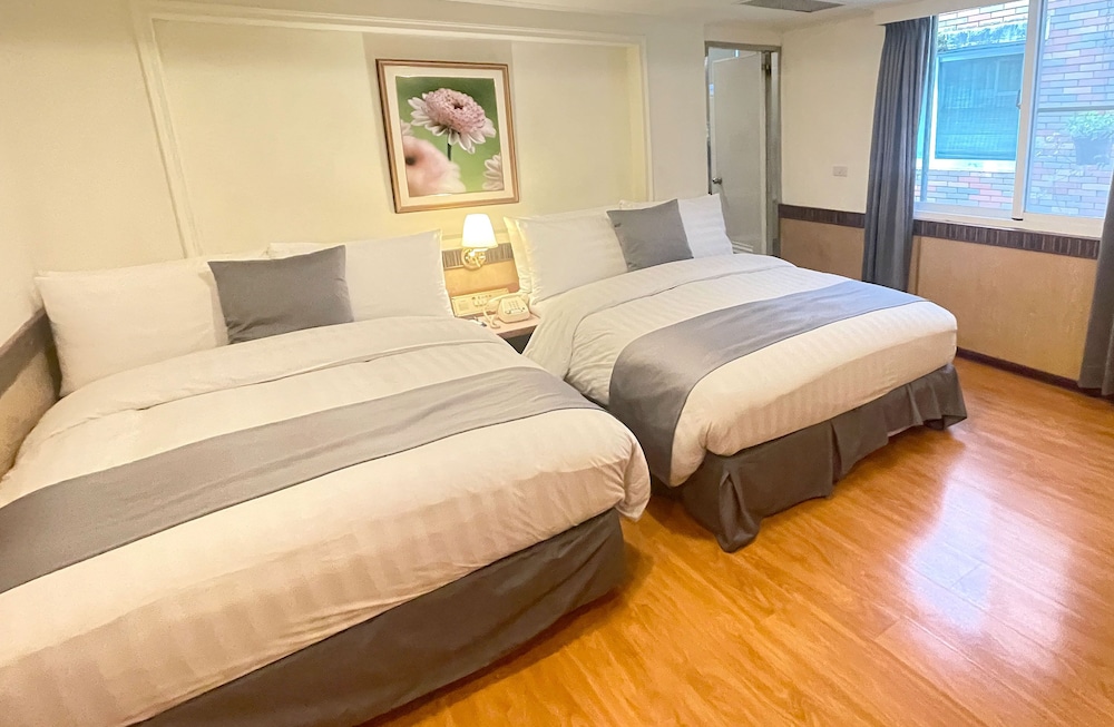 Basic Quadruple Room, 2 Double Beds