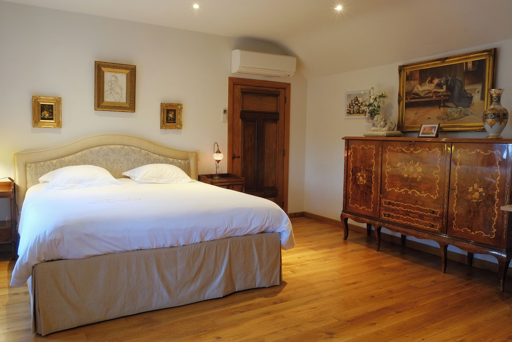 Luxury Double Room, 1 King Bed, Sauna, Garden Area photo 3