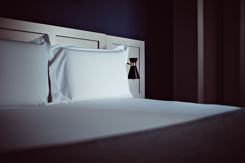 Deluxe Double or Twin Room, Bathtub photo 2