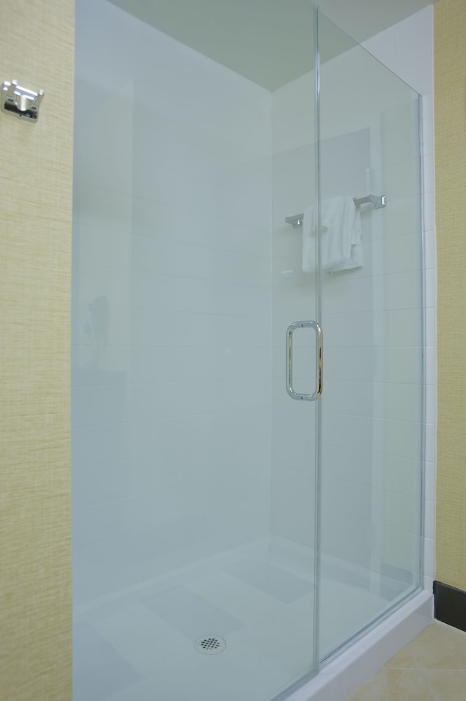 Suite, 1 King Bed with Sofa bed (Mobility/Hearing Access, Transf Shwr) - Photo 2
