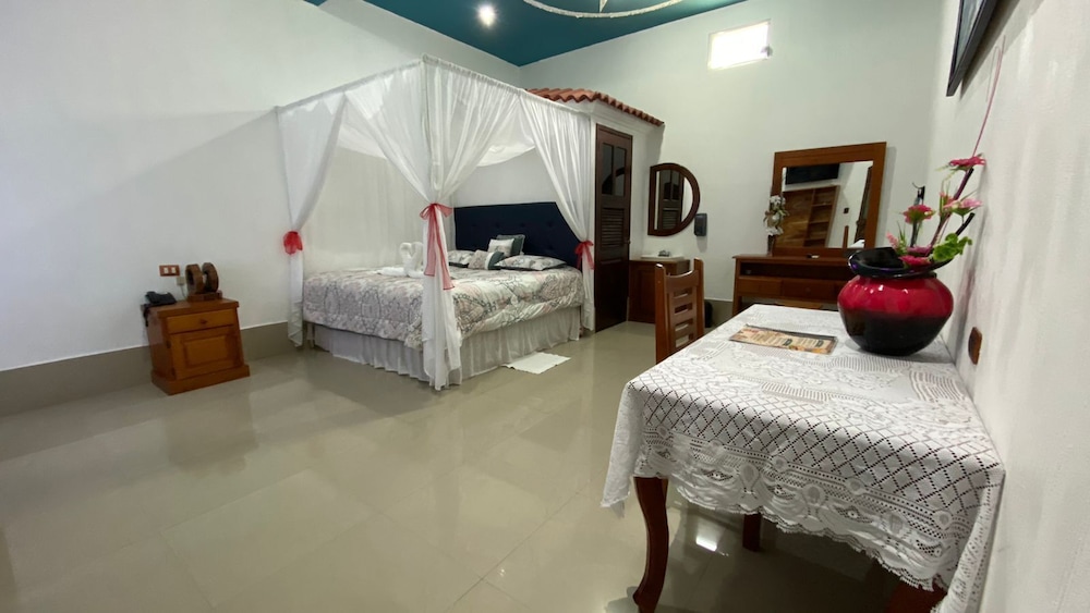 Deluxe Single Room, 1 King Bed, Private Bathroom, Pool View photo 2