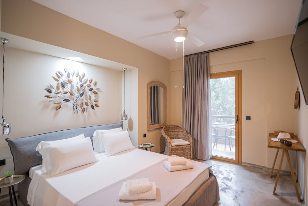 Deluxe Suite, Sea View photo 2