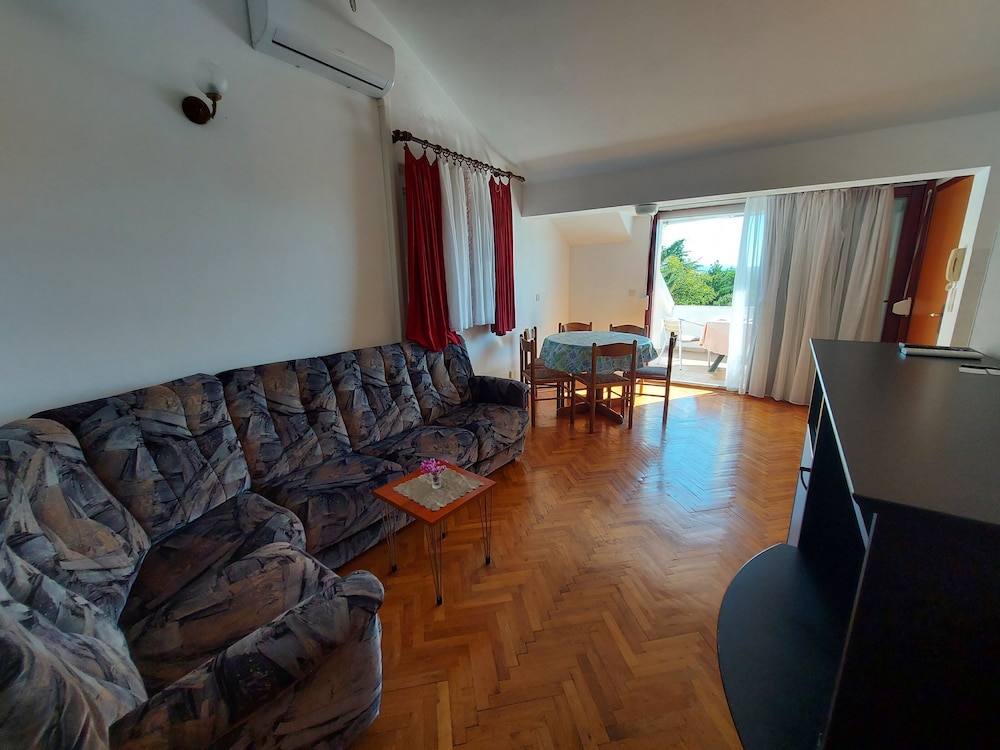Apartment (A4) photo 1