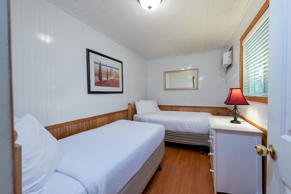 Deluxe 2 Bedroom Suite,  Private Deck, Kitchen photo 2