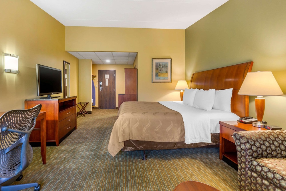 Standard Room, 1 King Bed with Sofa bed, Non Smoking photo 3