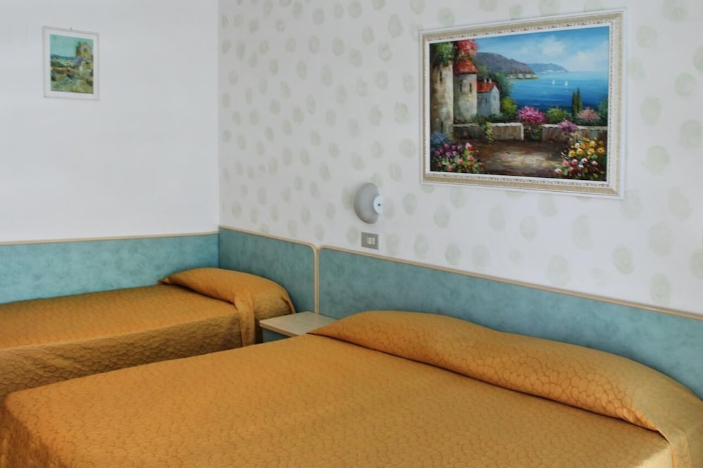 Quadruple Room - Photo 6