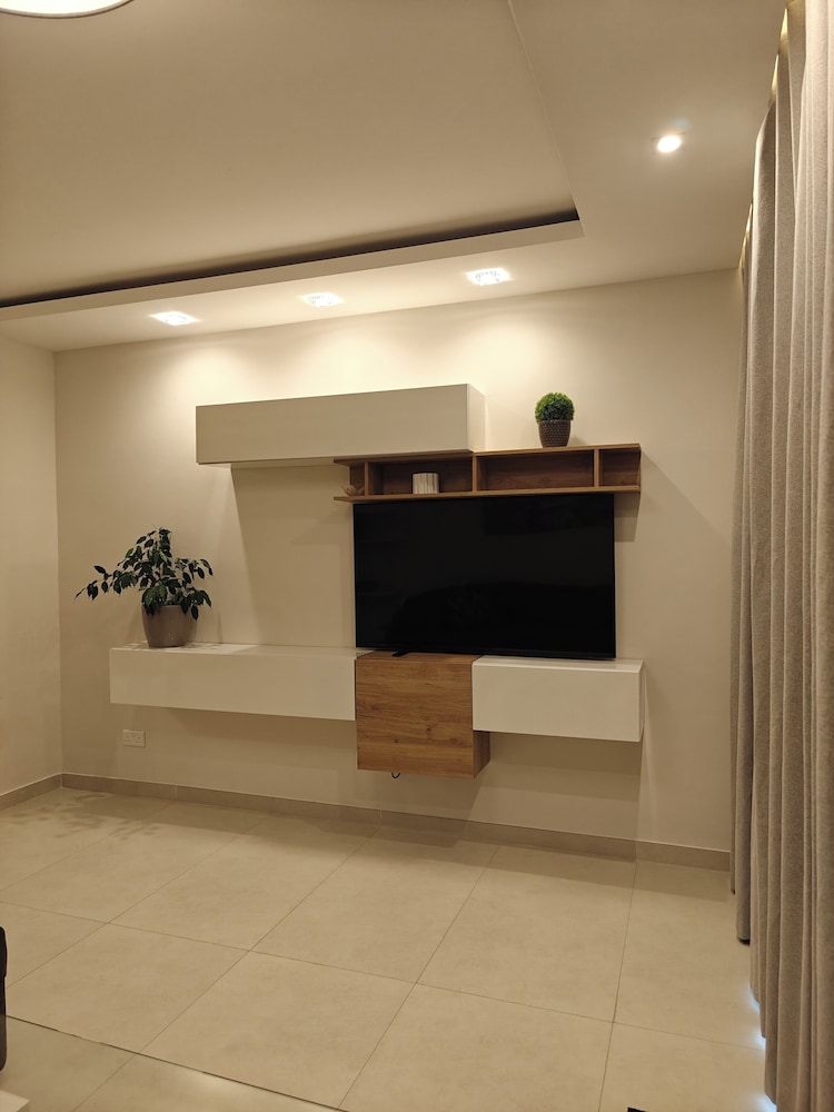 Family Apartment, Hill View photo 3