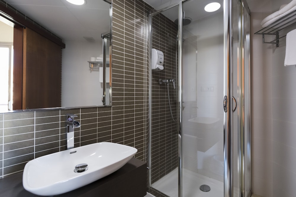 Standard Room (2 Adults) - Photo 3