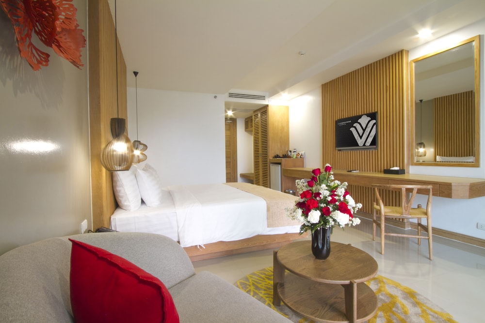 Deluxe Room, 1 King Bed photo 2