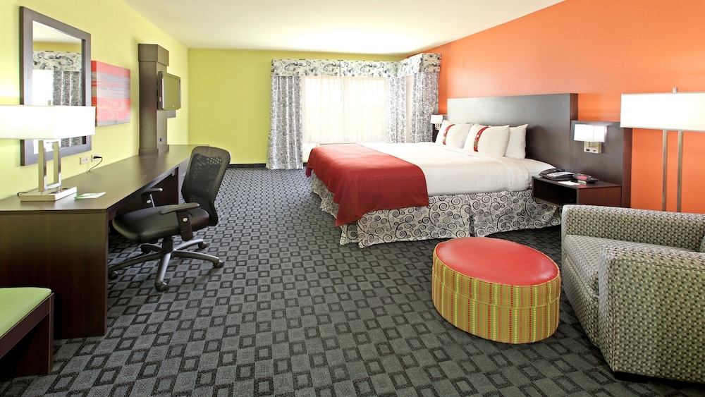 Suite, 1 King Bed (Living Area) - Photo 4