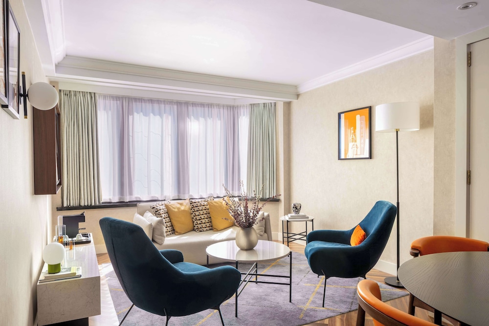 Suite, 1 King Bed