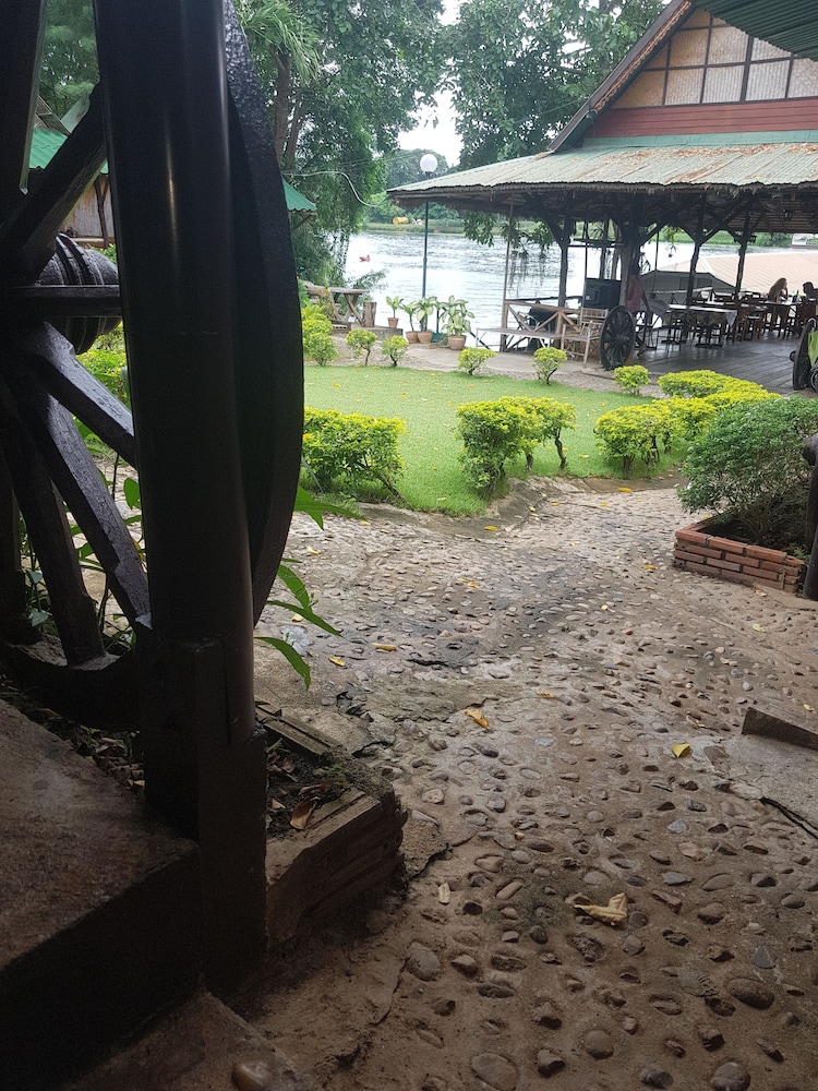 Bangalow with Fan photo 3