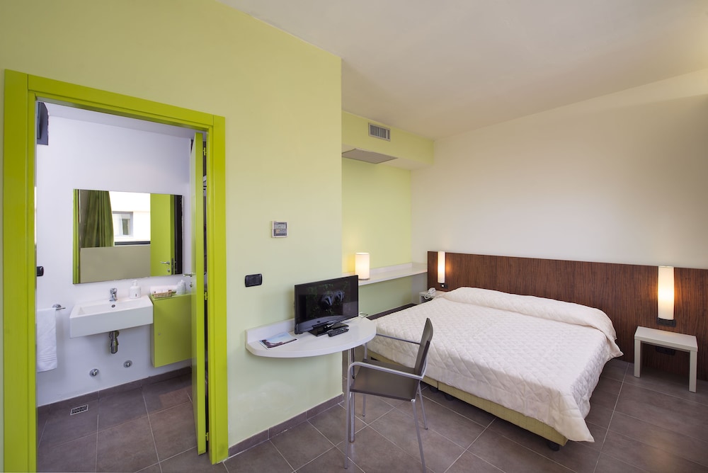 Economy Triple Room
