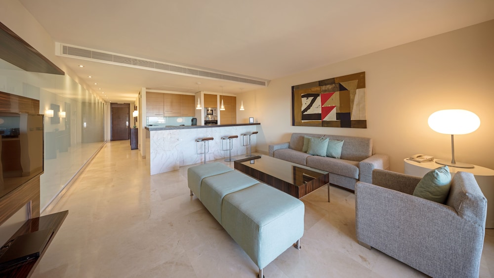 Residence Two Bedrooms thumbnail 5