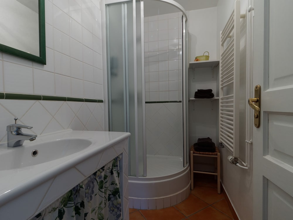 Classic Double Room, Private Bathroom, Garden View photo 3