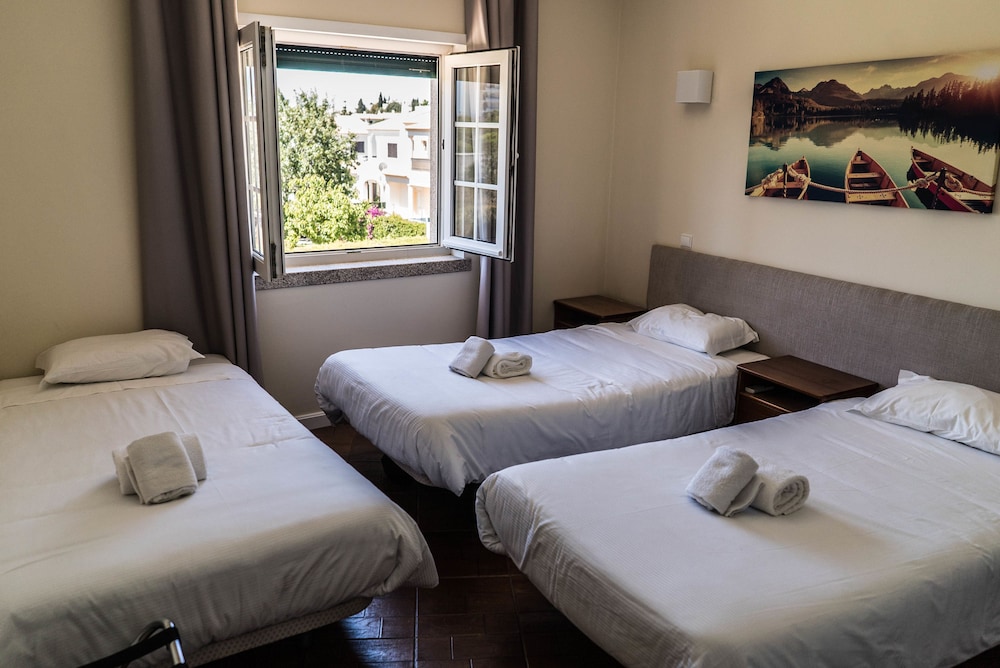 Deluxe Triple Room, Private Bathroom