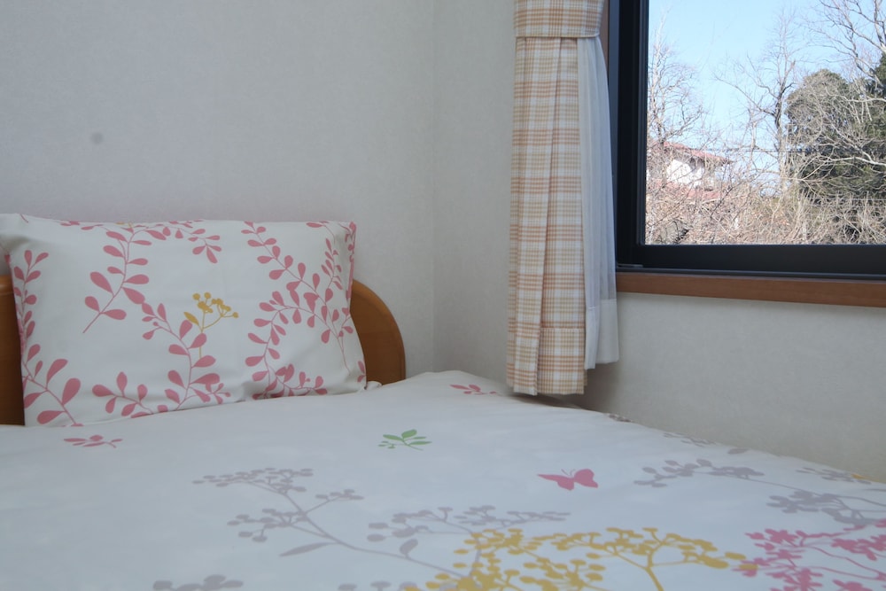 Economy Twin Room photo 2