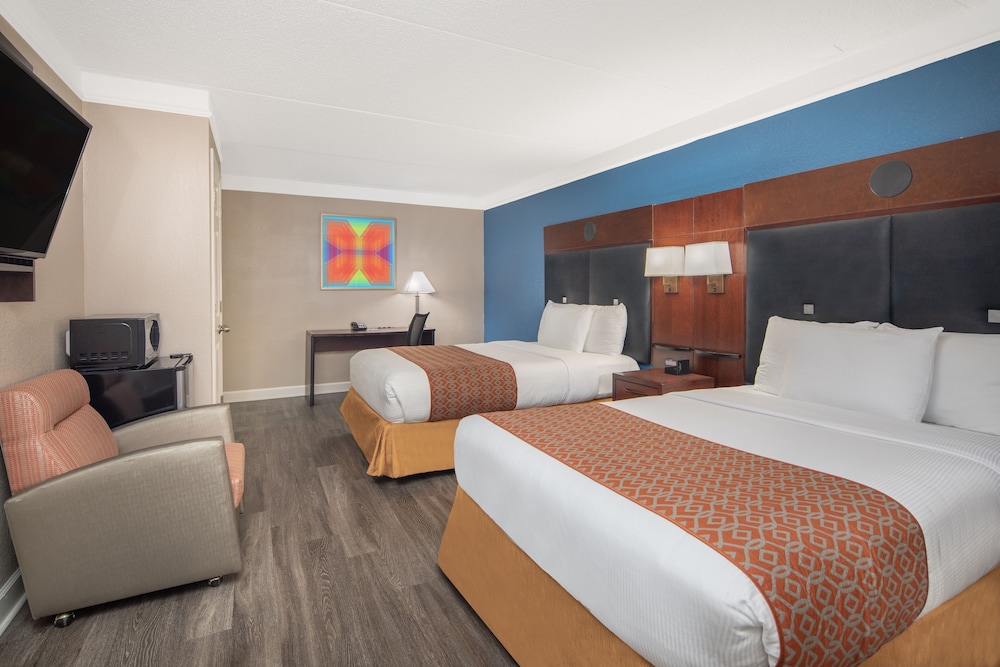 Superior Studio Suite, 2 Queen Beds, Non Smoking, Refrigerator & Microwave photo 2