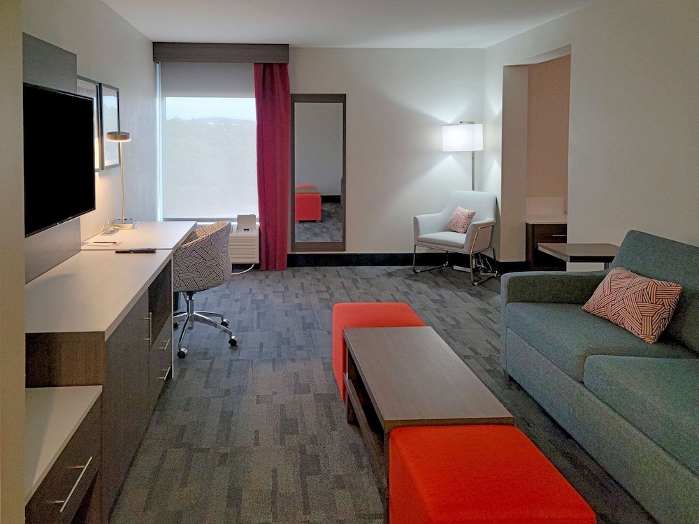 Suite, Multiple Beds, Non Smoking - Photo 2
