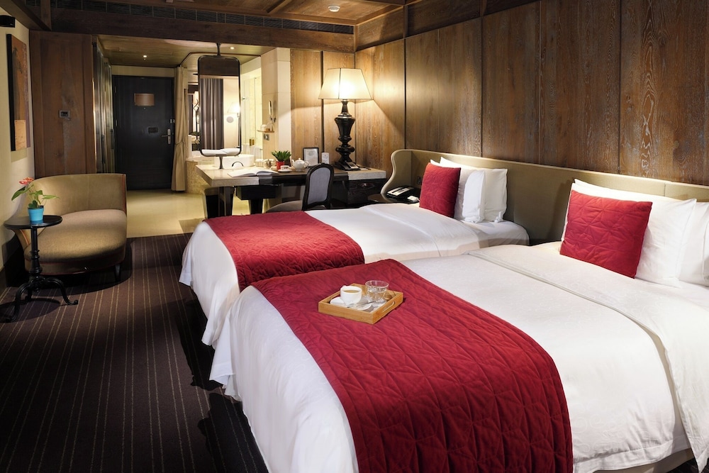 Prestige Club Deluxe Twin (Free Parking, 1 Vehicle)