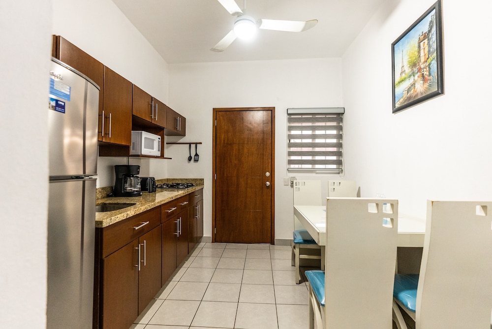 Business Studio Suite, 1 Bedroom, Non Smoking, Kitchenette - Photo 4