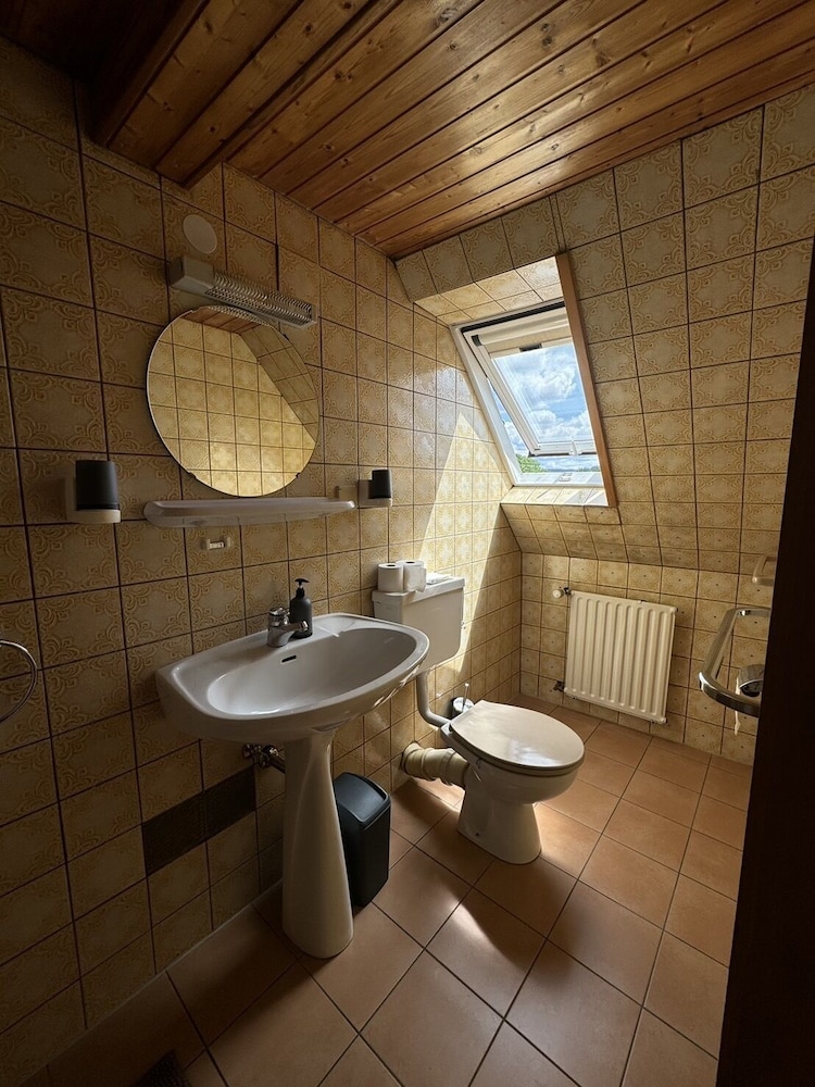 Twin Room, Private Bathroom photo 2