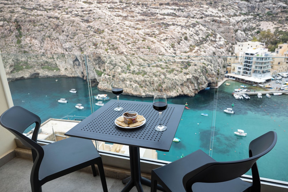 Comfort Apartment, 2 Bedrooms, Balcony, Bay View photo 2