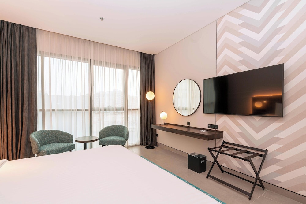 Standard Room, 1 King Bed, City View photo 2