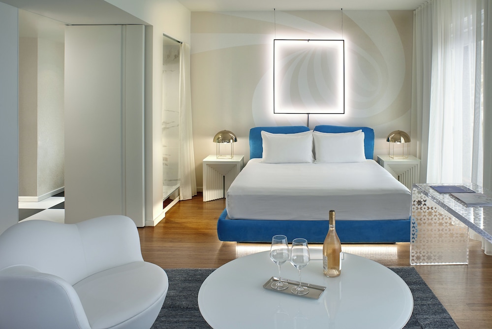 Superior Room, 1 King Bed photo 2