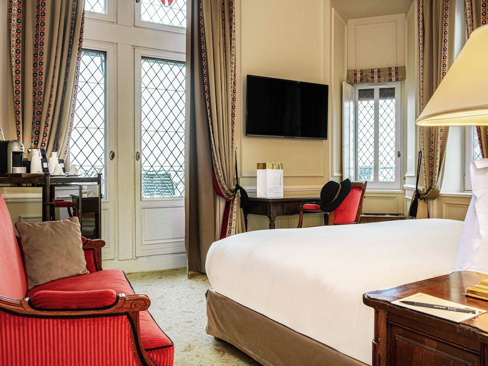 Suite, 1 King Bed - Photo 10