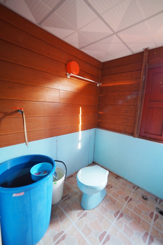 Mixed Dormitory with Fan and Shared Bathroom photo 2