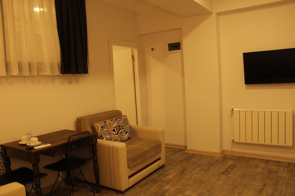 Ivy Suite 4 photo 3