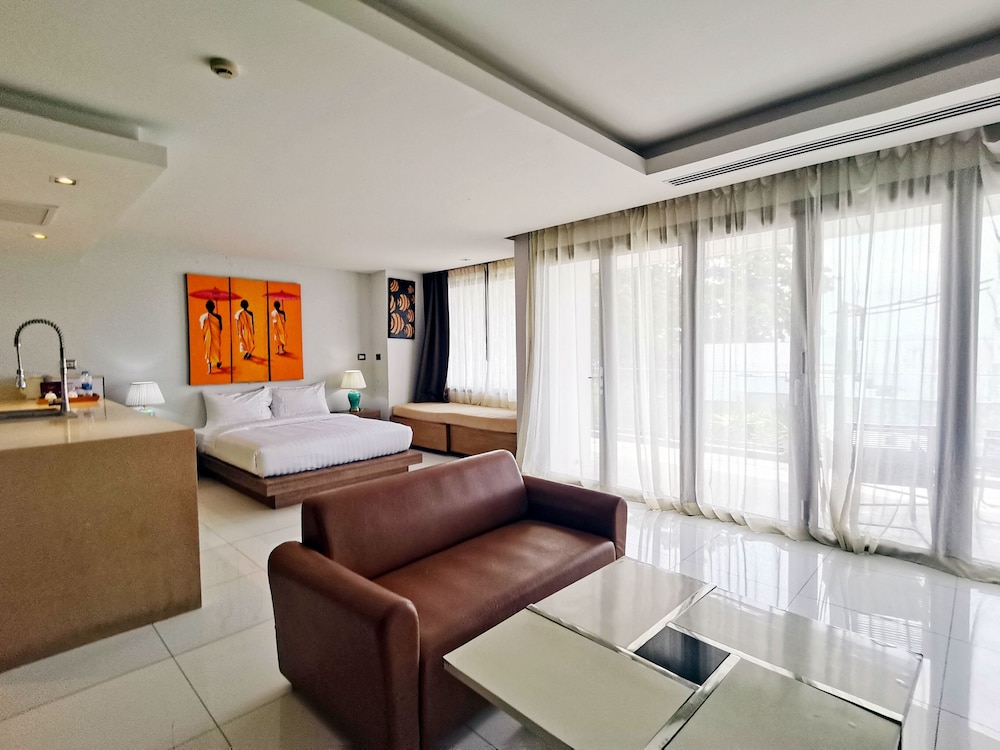 Superior Twin Room, City View