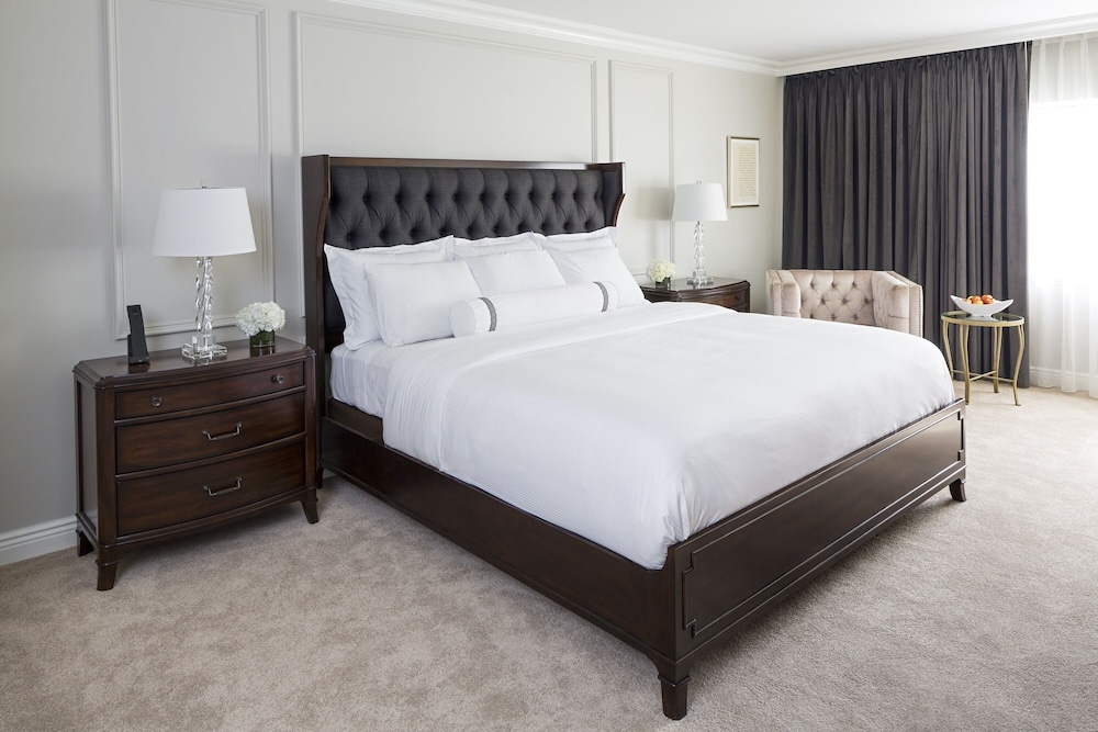 Premium Room, 1 King Bed photo 1