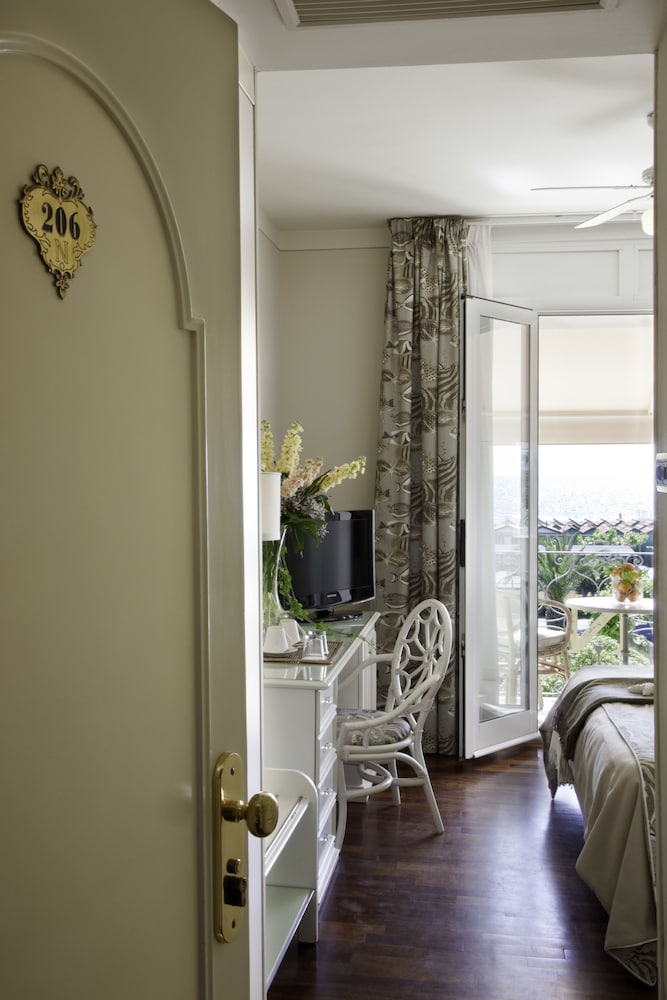 Classic Double Room, Balcony photo 2