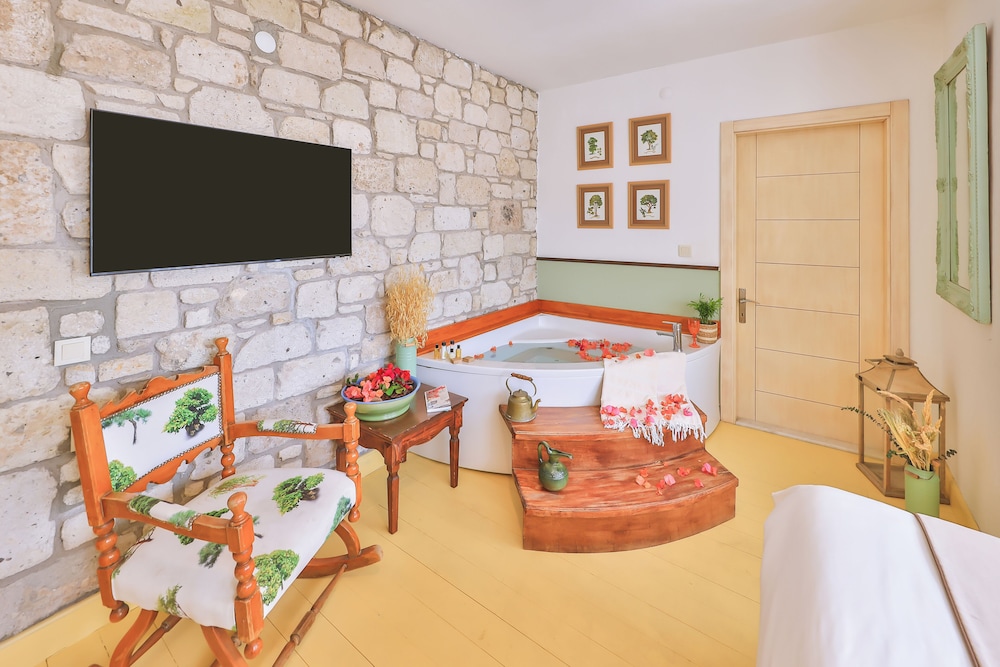 Superior Room, Hot Tub, Garden View photo 3