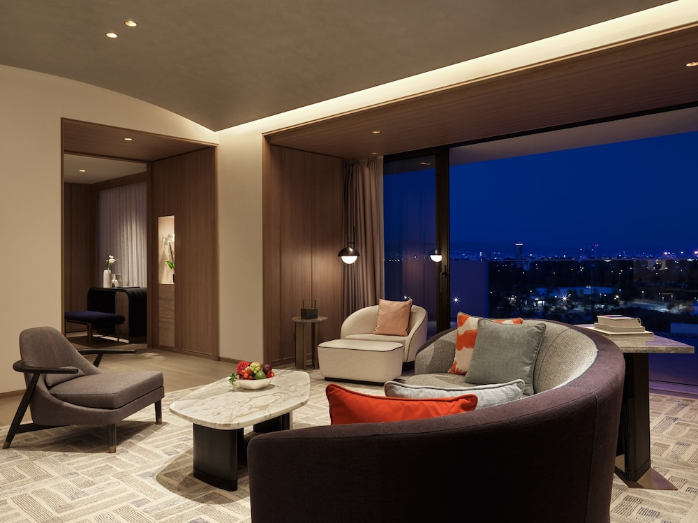 Panoramic Suite - Photo 8