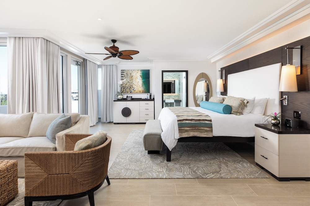 Junior Suite, 1 King Bed with Sofa bed, Balcony, City View