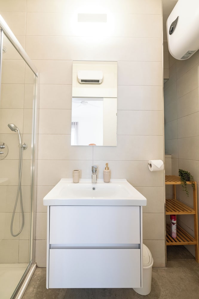 Comfort Apartment, 3 Bedrooms, Balcony, Bay View photo 2