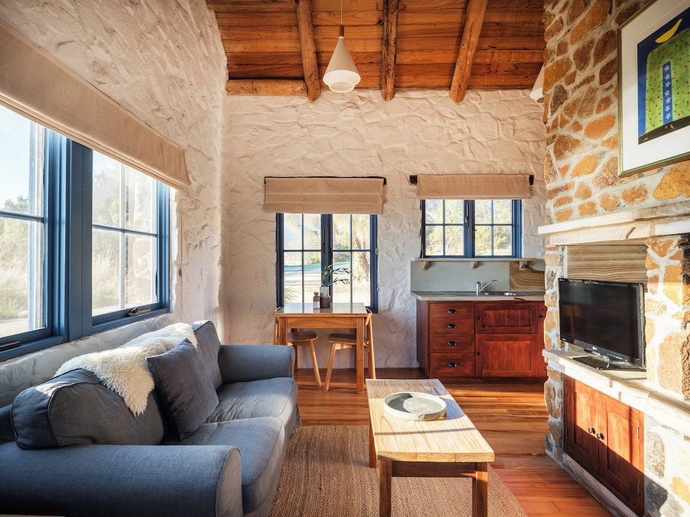 Waterfront Studio Cottage photo 1