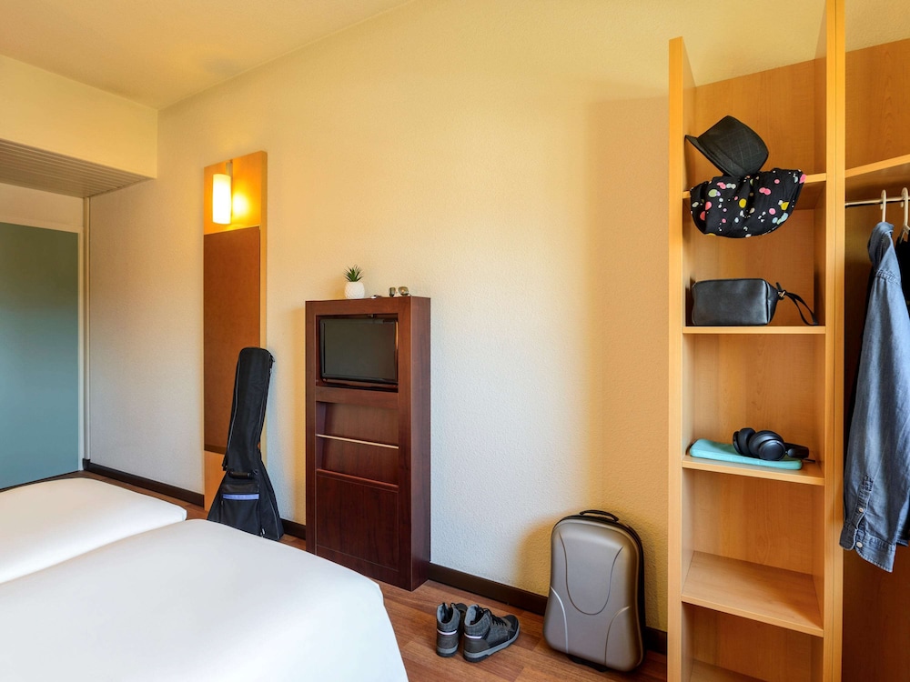 Standard Twin Room, 2 Twin Beds - Photo 13