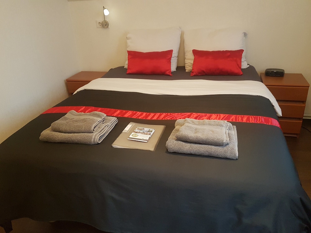Basic Double Room, 1 Bedroom photo 2
