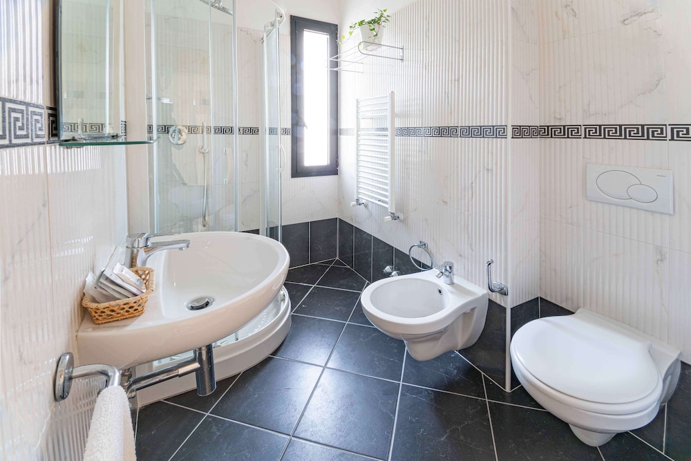 Triple Room, Balcony - Photo 6