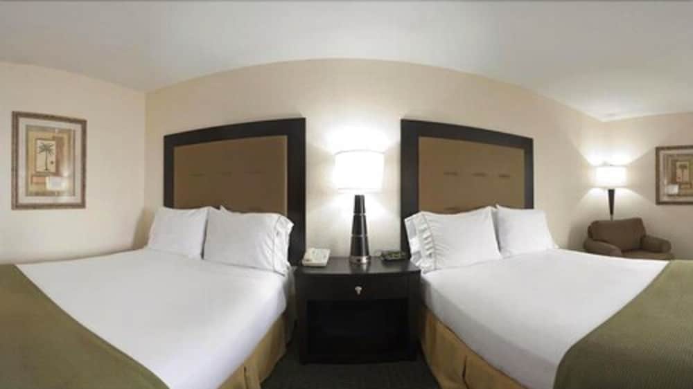 Standard Room, 2 Double Beds - Photo 7