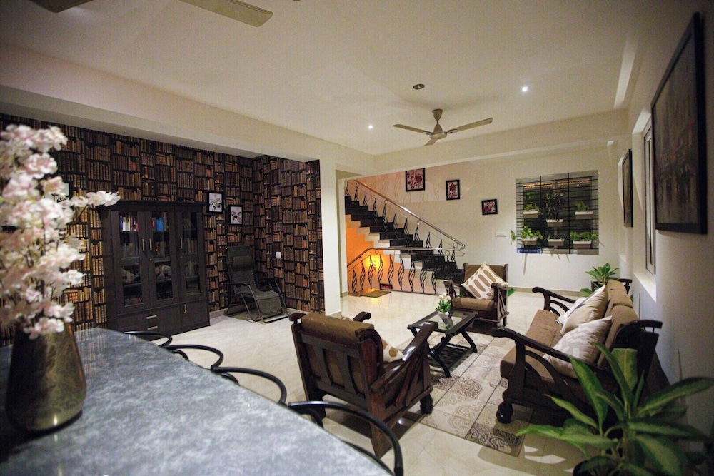 Classic Double Room, Balcony, City View photo 3