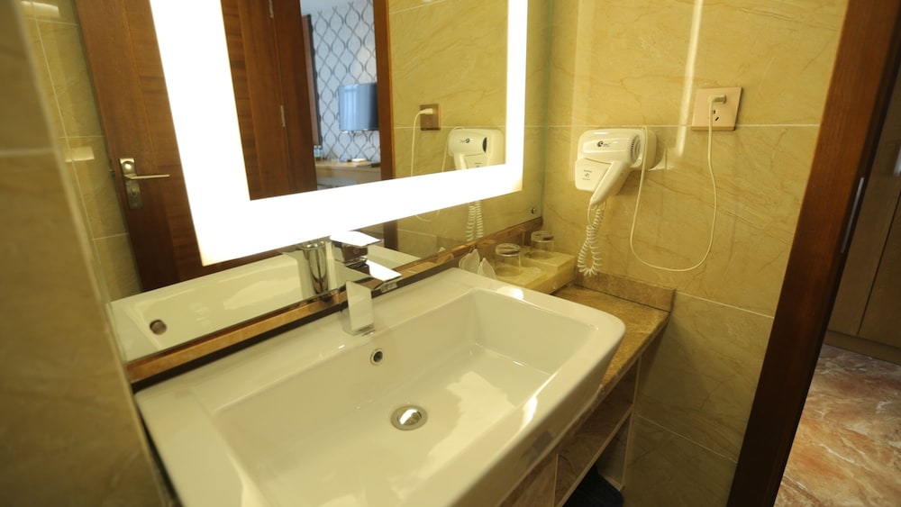 Deluxe Suite photo 3